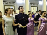 В Урюпинской епархии прошел ежегодный молодежный Сретенский бал.